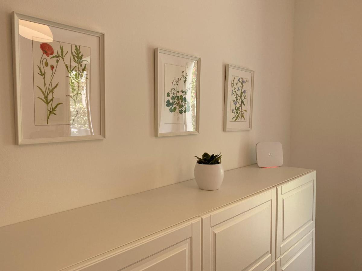 Casa Carolina: King Size Bed Across From Golden Beach Desenzano del Garda Exterior foto